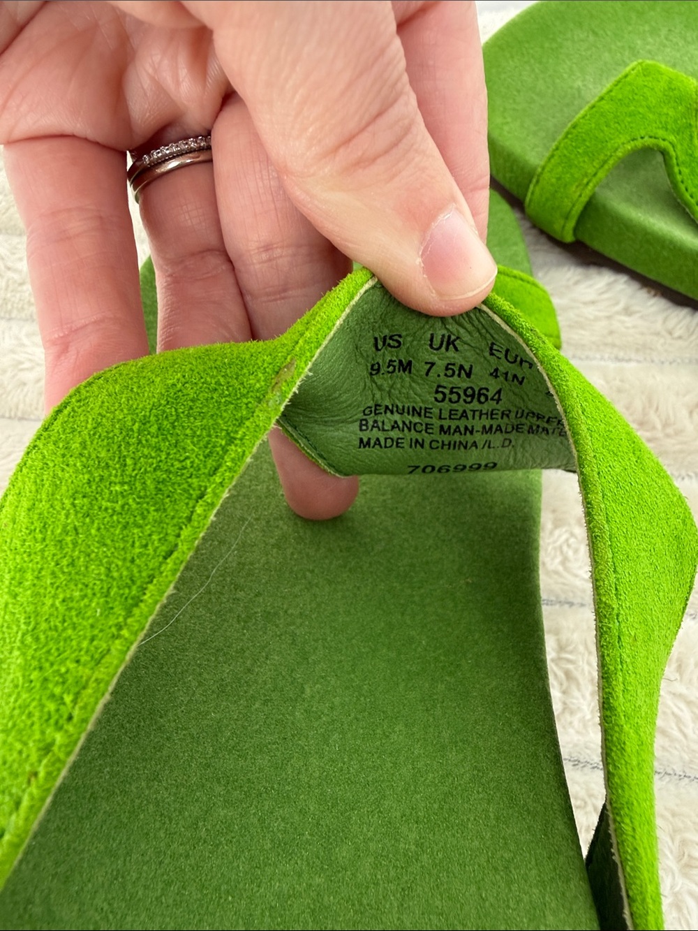 Hush Puppies Green Suede Thong Sandals size 9.5M - Picture 6 of 10